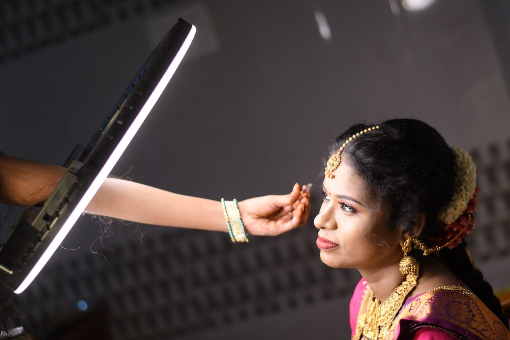 Live Model Ringlight Makeup Touchup